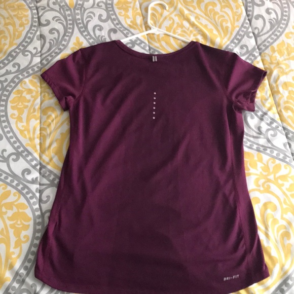 Medium Nike Dri-Fit Short Sleeve - Picture 2 of 3